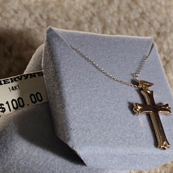 14K Gold Cross Pendant – 15/16 high by 9/16 wide - Picture 5 of 7